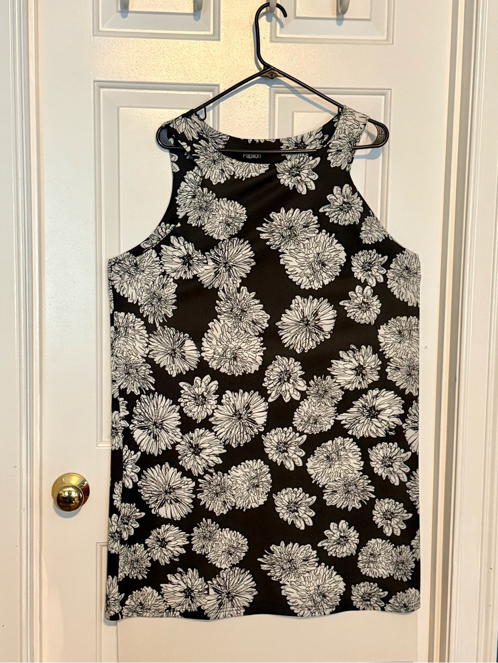 Apt. 9 Black and White Floral Sleeveless Shift Top